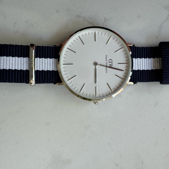 Daniel Wellington Classic Glasgow Watch - Picture 3 of 8